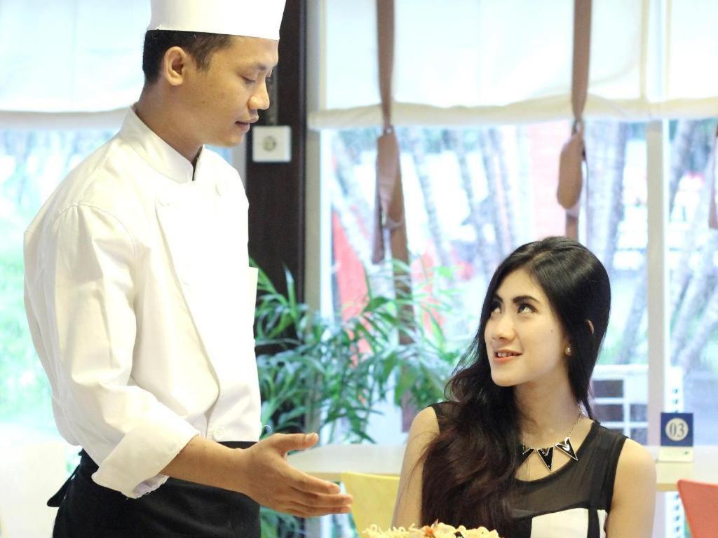 Country Heritage Resort Hotel Surabaya Esterno foto