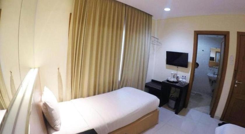 Country Heritage Resort Hotel Surabaya Esterno foto